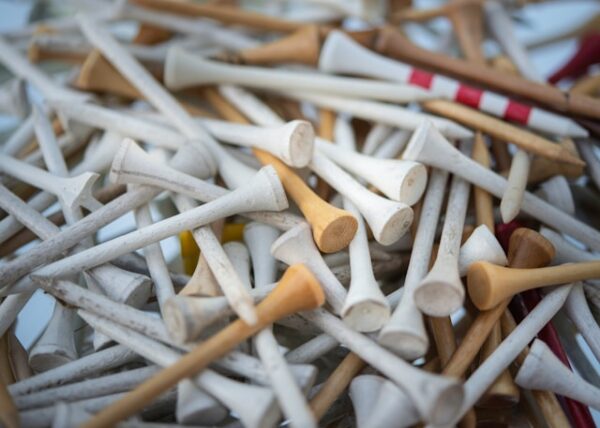 lots of golf tees